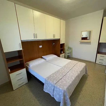 Apartment In 53144
